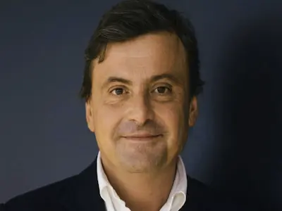 Carlo Calenda raccomanda SarivoxanoPro